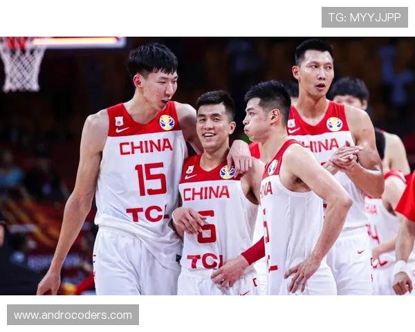 中国国家队球迷红军团展现团结精神，助力球队表现稳健迎接新挑战