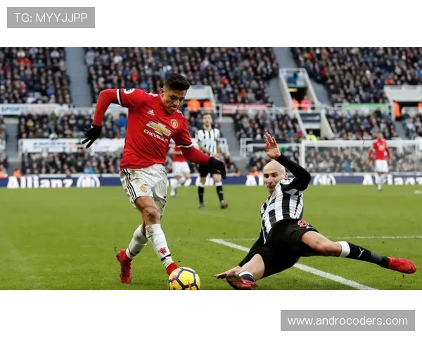 曼联防守体系漏洞频出,赛季稳定性面临持续考验 曼联防守体系漏洞频出,赛季稳定性面临持续考验