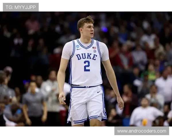 库珀·弗拉格无球跑动制造错位，拉开进攻空间改变球队战术结构